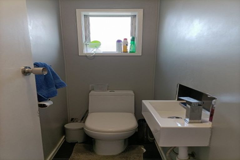 Photo of property in 1/63 Chartwell Avenue, Glenfield, Auckland, 0629