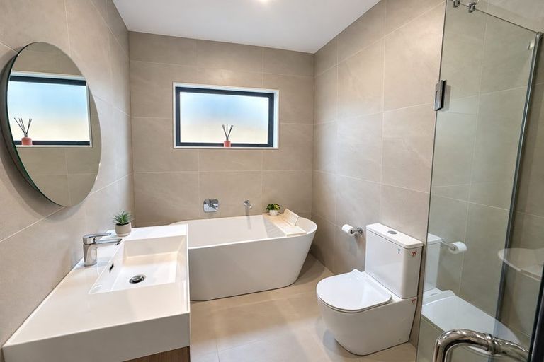 Photo of property in 38 Whakairo Crescent, Gulf Harbour, Whangaparaoa, 0930