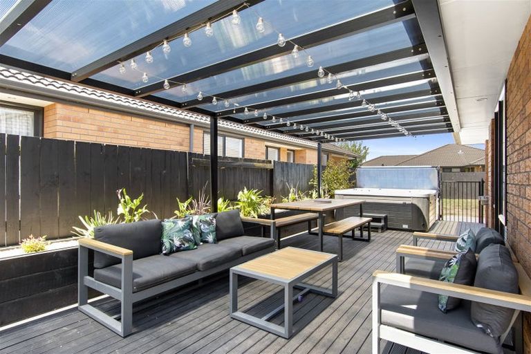 Photo of property in 23 Seabreeze Place, Papamoa Beach, Papamoa, 3118