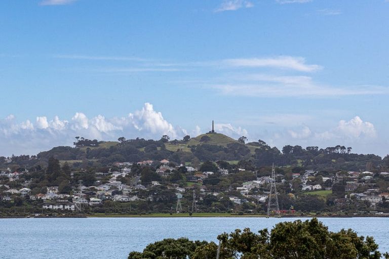 Photo of property in 76b Kiwi Esplanade, Mangere Bridge, Auckland, 2022