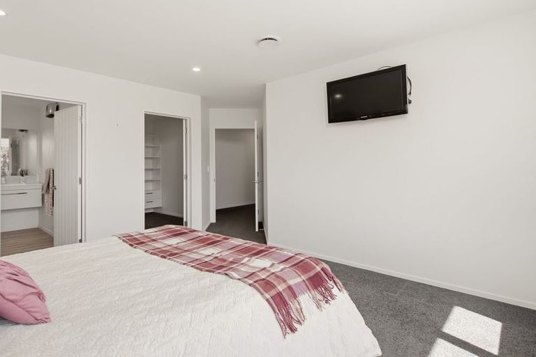 Photo of property in 10 Linkwater Way, Parklands, Christchurch, 8083