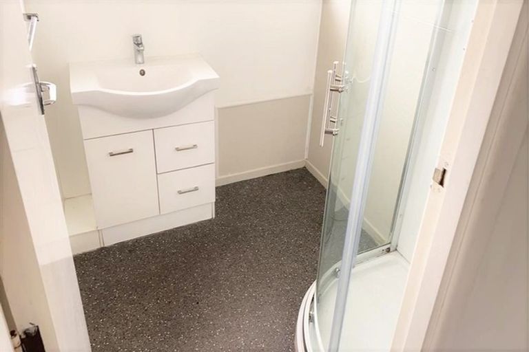 Photo of property in 194 Don Buck Road, Massey, Auckland, 0614