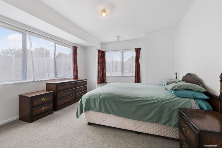 Photo of property in 143 Botany Road, Botany Downs, Auckland, 2010