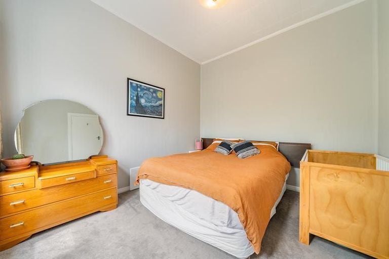 Photo of property in 9 East Street, Petone, Lower Hutt, 5012