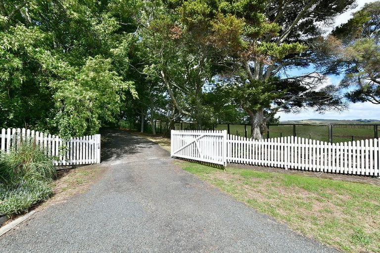 Photo of property in 2059 State Highway 16, Helensville, 0875