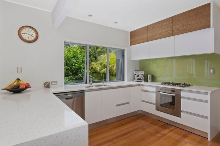 Photo of property in 20 Aberdeen Road, Campbells Bay, Auckland, 0620