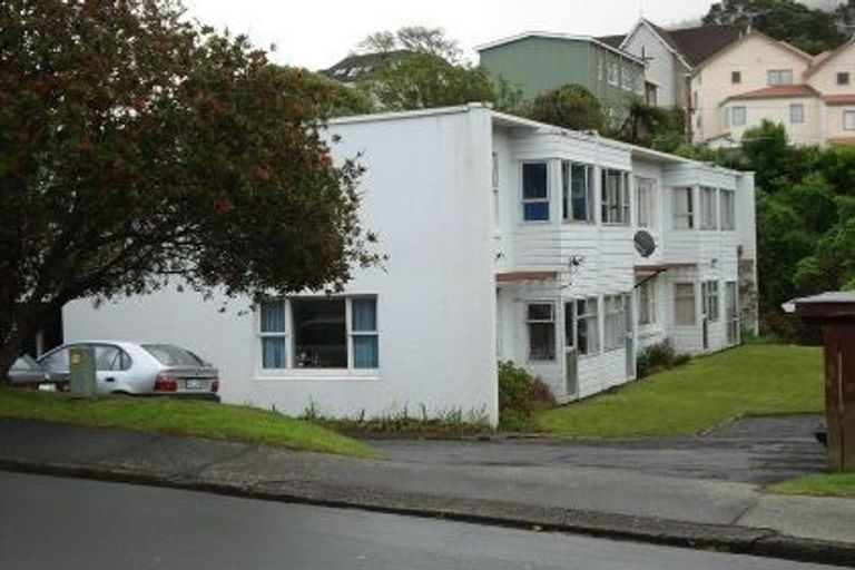 Photo of property in 2/18 Agra Crescent, Khandallah, Wellington, 6035