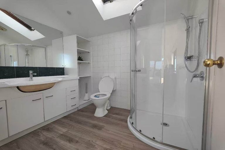 Photo of property in 2 Mellons Bay Road, Howick, Auckland, 2014