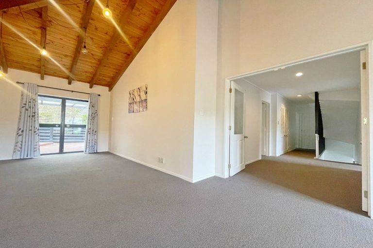 Photo of property in 25 Calman Place, Chatswood, Auckland, 0626