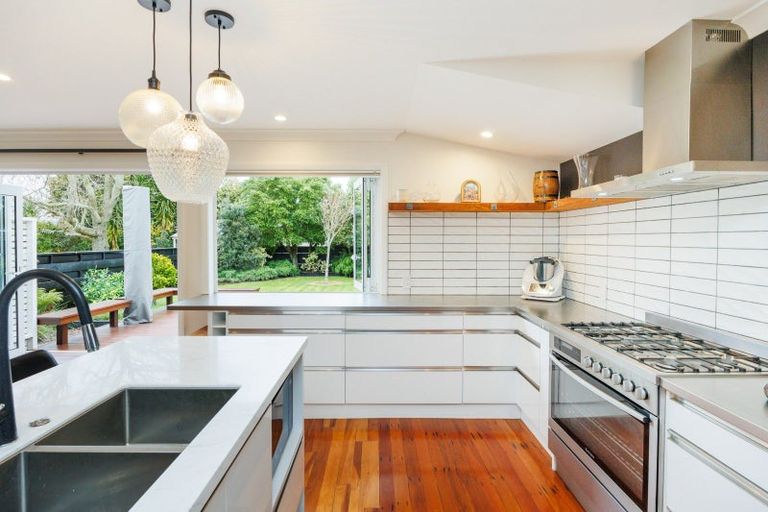 Photo of property in 50 Newcastle Street, Hokowhitu, Palmerston North, 4410