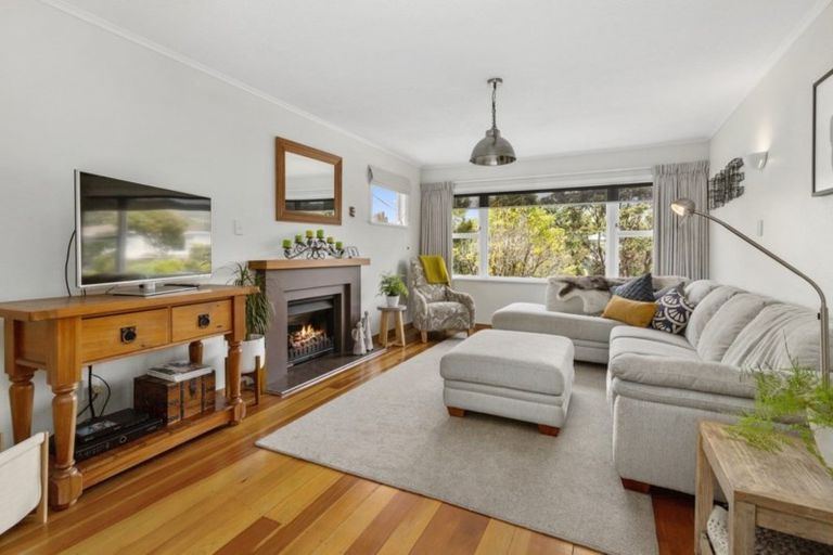 Photo of property in 76 Redwood Avenue, Tawa, Wellington, 5028