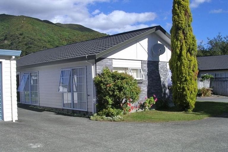 Photo of property in 10/169 Whites Line East, Waiwhetu, Lower Hutt, 5010