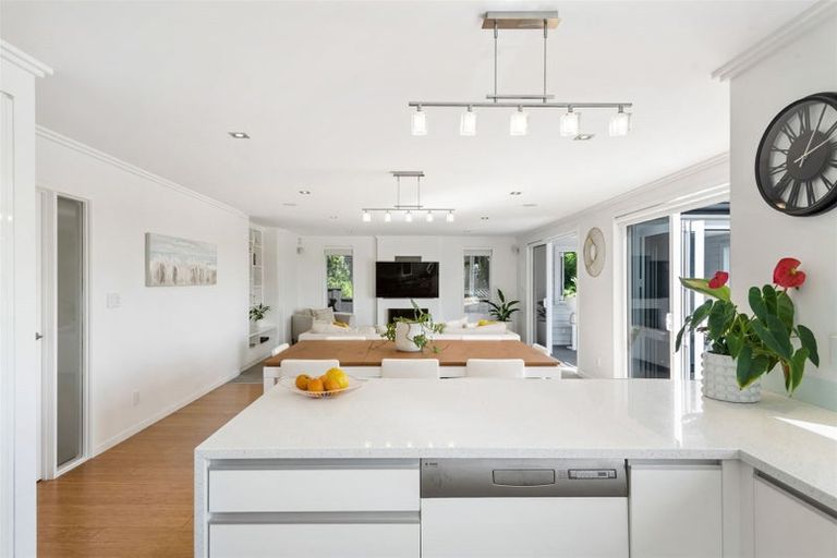 Photo of property in 68 Exmouth Road, Northcote, Auckland, 0627