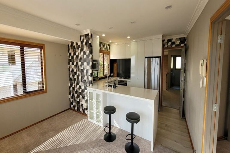 Photo of property in 85c Eliot Street, New Plymouth, 4310