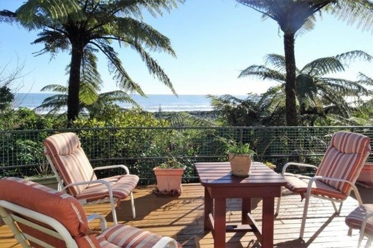 Photo of property in 20 Weenink Road, Karoro, Greymouth, 7805