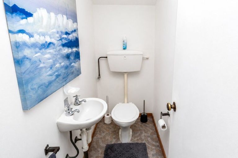 Photo of property in 2a Pitoitoi Road, Days Bay, Lower Hutt, 5013