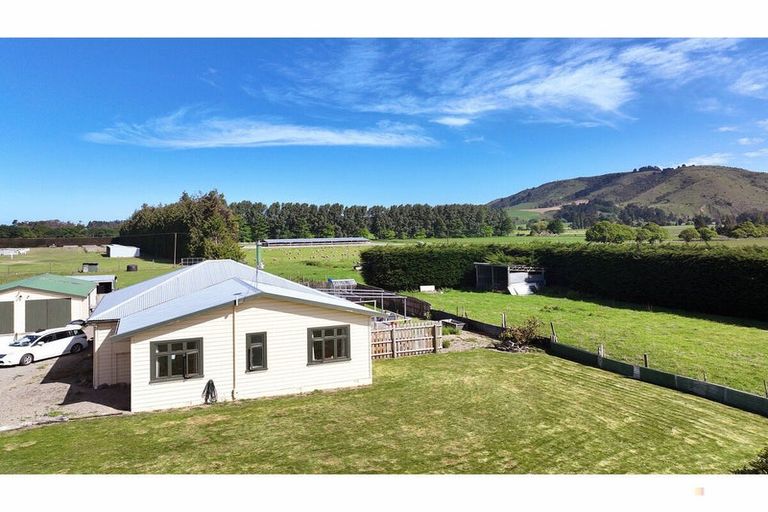 Photo of property in 19 Mount John Road, Waimate, 7977