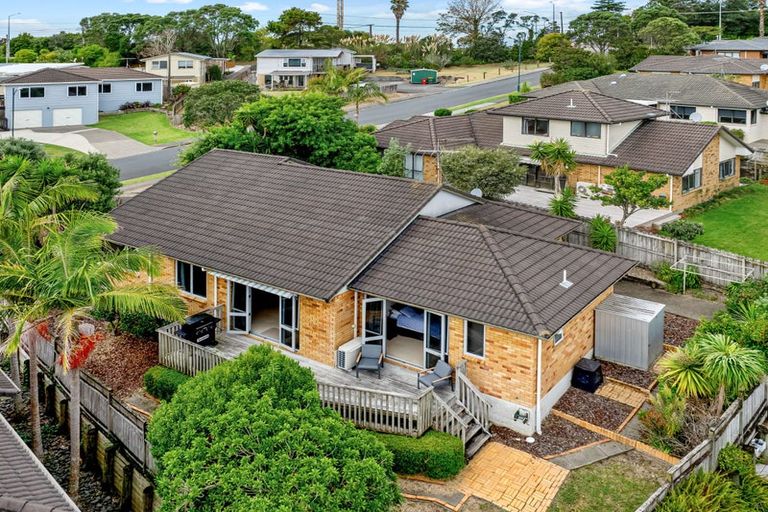 Photo of property in 12 Jelas Road, Red Beach, 0932