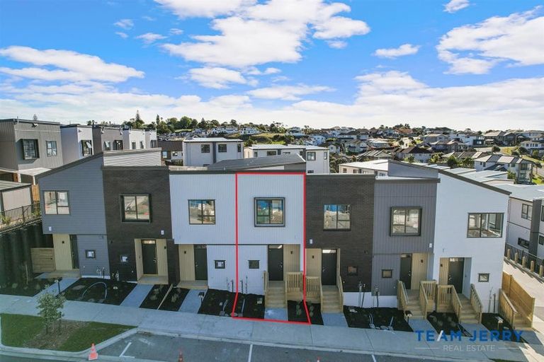 Photo of property in 27 Kuaha Road, Massey, Auckland, 0614