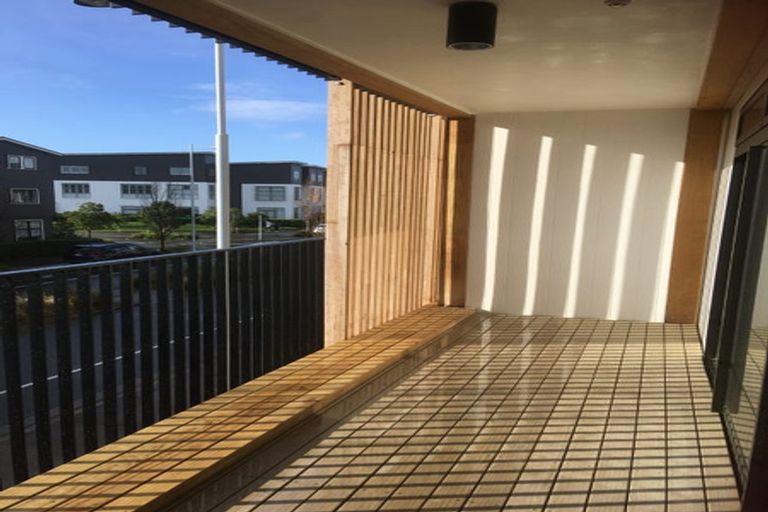 Photo of property in 2/165 Hobsonville Point Road, Hobsonville, Auckland, 0616