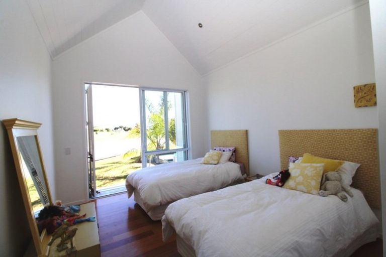 Photo of property in 125 Waimaire Avenue, Matarangi, Whitianga, 3592