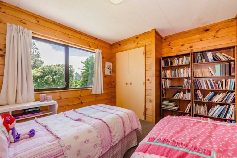 Photo of property in 6 Oratia Street, Waikanae Beach, Waikanae, 5036