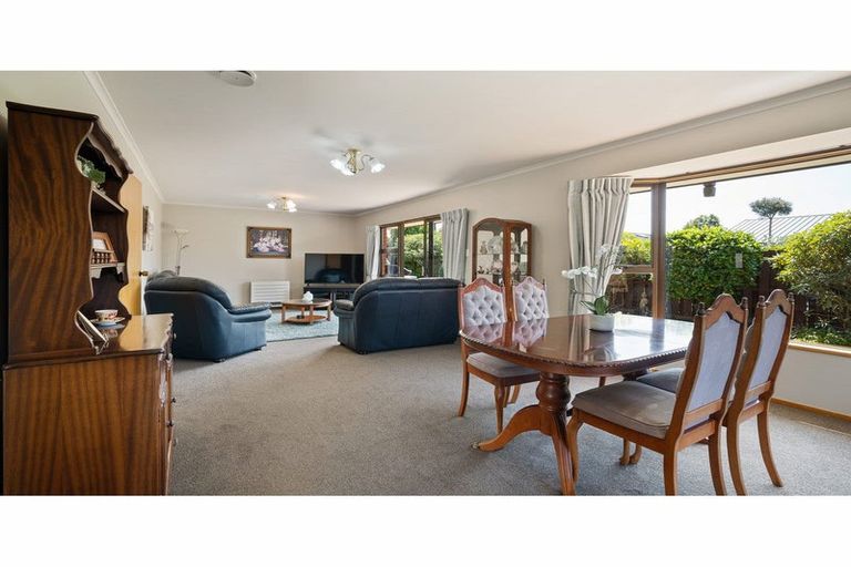 Photo of property in 2 Elsom Lane, Avonhead, Christchurch, 8042