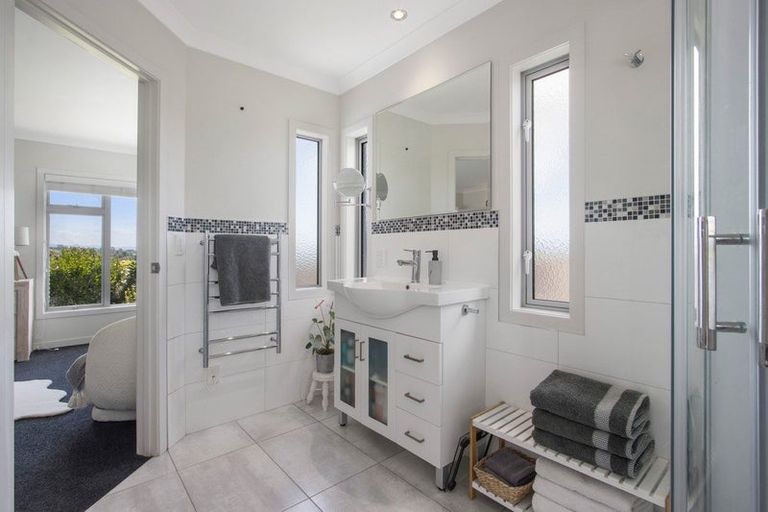 Photo of property in 12 Haden Place, Omokoroa, 3114