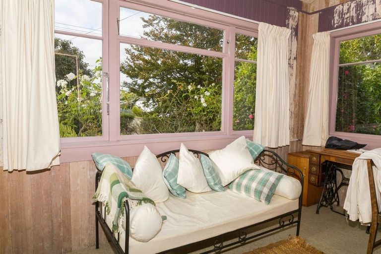 Photo of property in 17 Chamberlain Street, Dannevirke, 4930