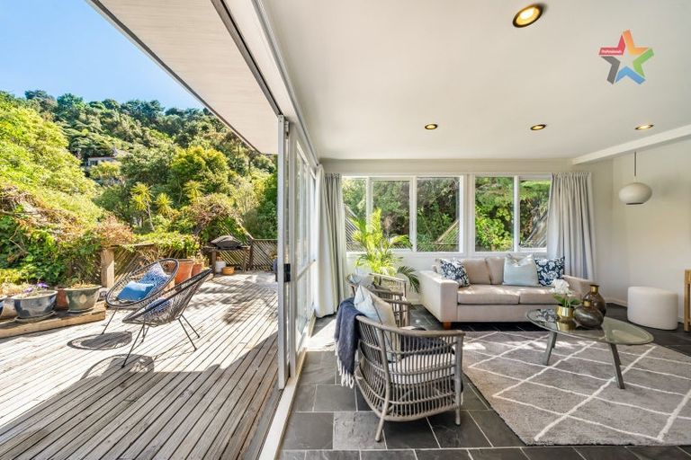 Photo of property in 12 Whiorau Grove, Lowry Bay, Lower Hutt, 5013