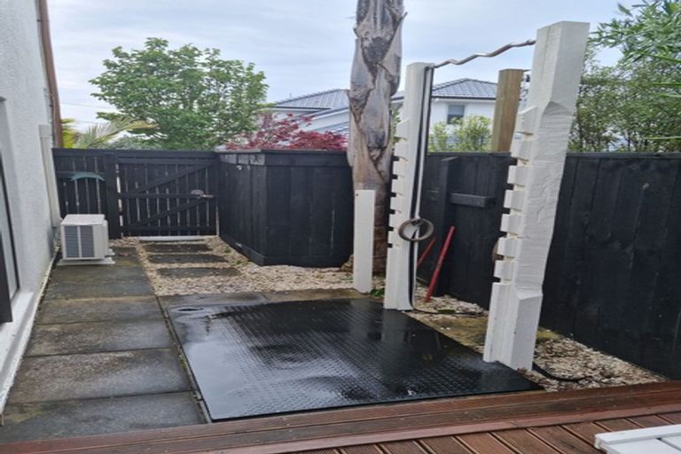 Photo of property in 1/36 Seaview Road, Castor Bay, Auckland, 0620