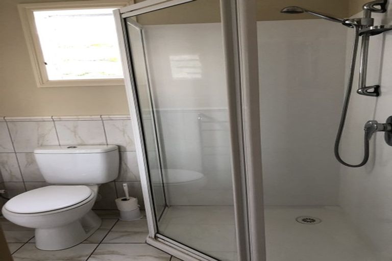 Photo of property in 2/70 Beresford Street, Bayswater, Auckland, 0622