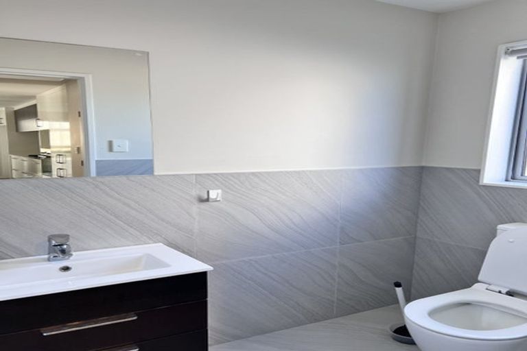 Photo of property in 19a Minaret Drive, Bucklands Beach, Auckland, 2014