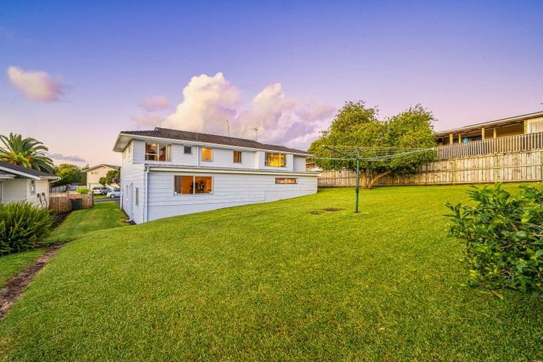 Photo of property in 56 Lewisham Street, Highland Park, Auckland, 2010