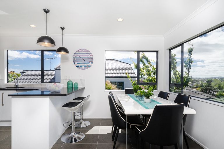 Photo of property in 14 Lesa Annis Place, Henderson, Auckland, 0612