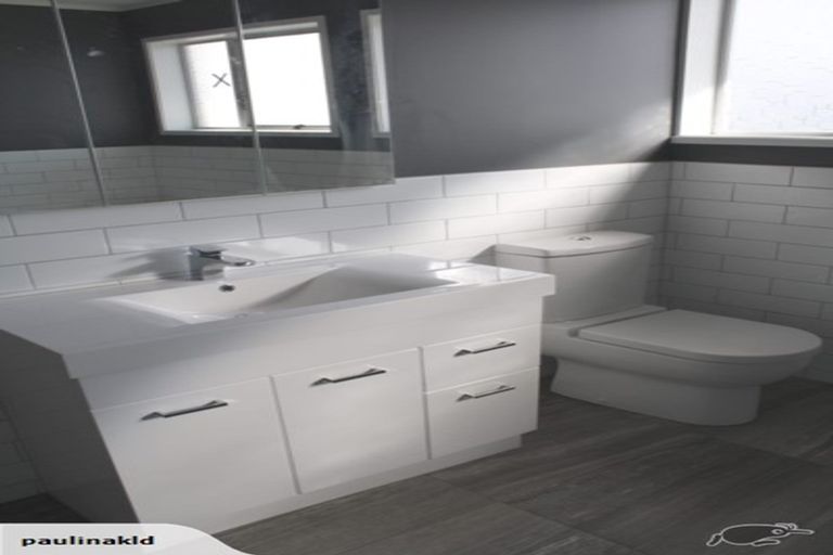 Photo of property in 2/90 East Coast Road, Milford, Auckland, 0620