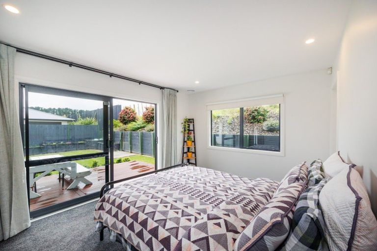 Photo of property in 30 Atlantic Drive, Fitzherbert, Palmerston North, 4410
