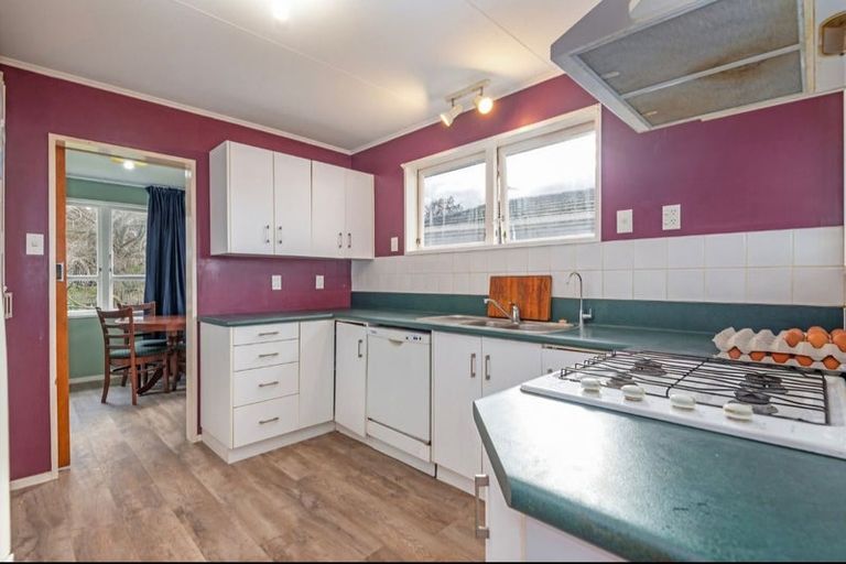 Photo of property in 22 Motuoapa Place, Kelvin Grove, Palmerston North, 4414