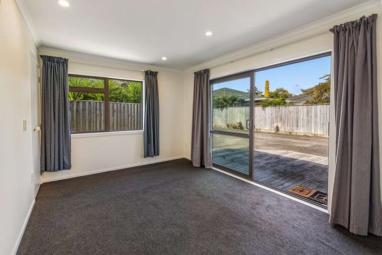Photo of property in 24 Rangitira Avenue, Palmerston North, 4414