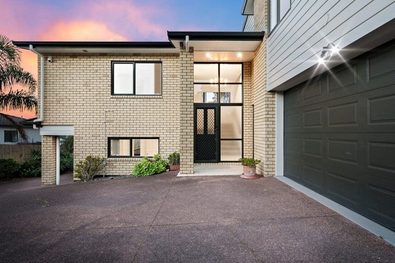 Photo of property in 64 San Valentino Drive, Henderson, Auckland, 0612