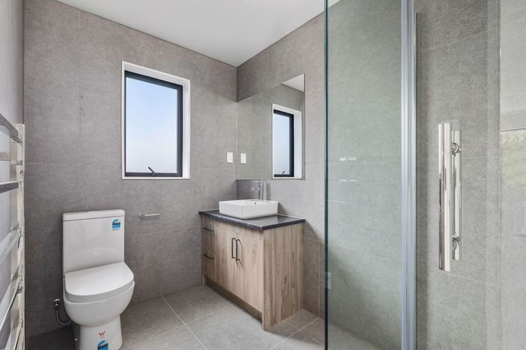 Photo of property in 10c Neilon Place, Northcross, Auckland, 0632