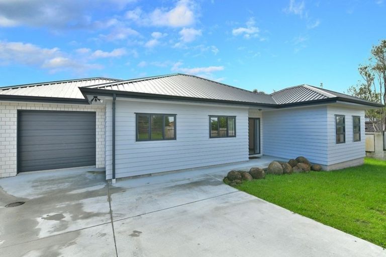 Photo of property in 294 Royal Road, Massey, Auckland, 0614