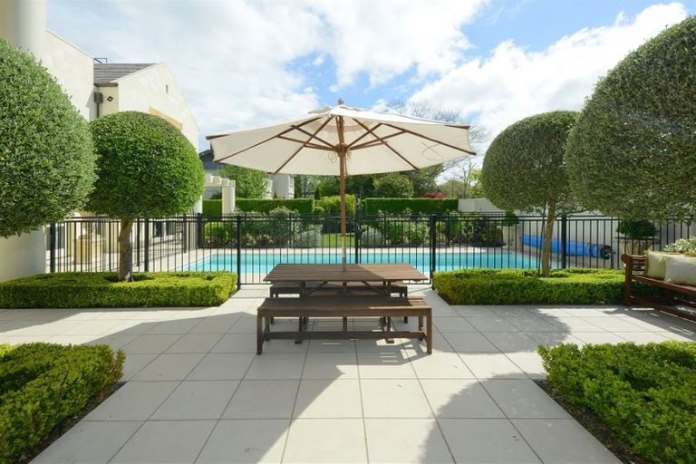 Photo of property in 1/87 Fendalton Road, Fendalton, Christchurch, 8014