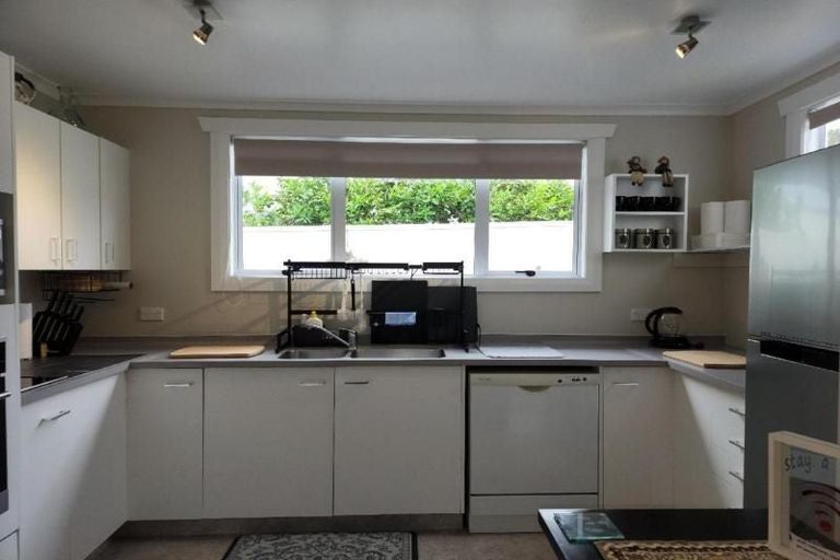 Photo of property in 27 Ngamotu Road, Moturoa, New Plymouth, 4310