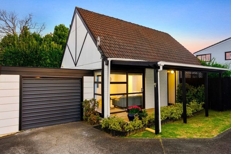 Photo of property in 3/5a Tobruk Crescent, Milford, Auckland, 0620