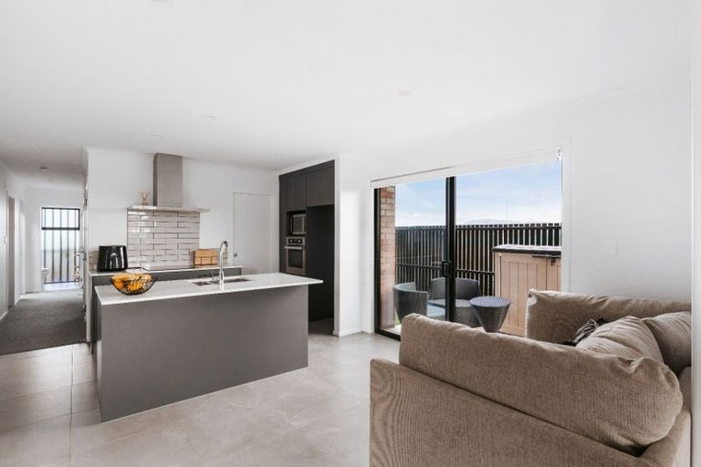 Photo of property in 20 Atutahi Lane, Papamoa, 3118