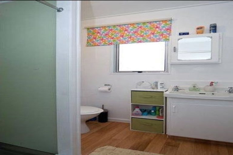 Photo of property in 1 Hinekohu Street, New Lynn, Auckland, 0600