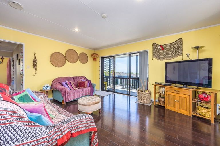 Photo of property in 32 Wai Iti Place, Clendon Park, Auckland, 2103