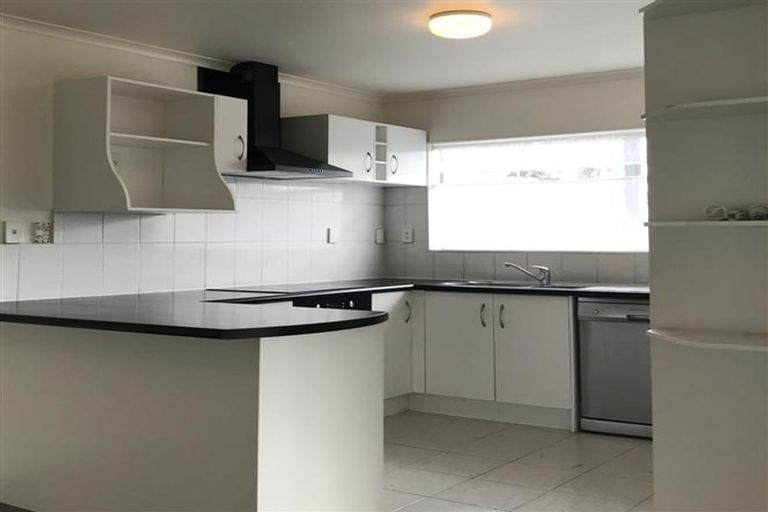 Photo of property in 24 Pitt Avenue, Clendon Park, Auckland, 2103