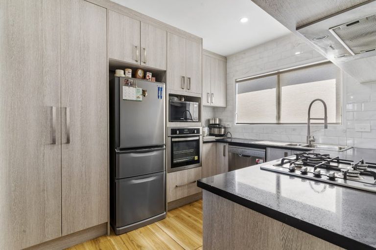 Photo of property in 66 Sunlands Drive, Manurewa, Auckland, 2102